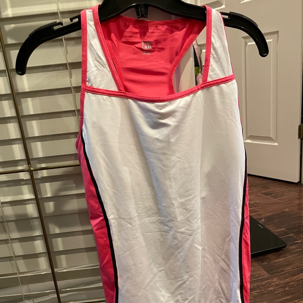 Ladies Tail tennis shirt size medium